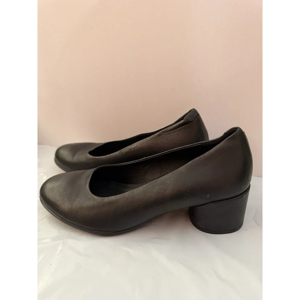 ECCO Black Leather Pump Block Heel Slip On Round Toe Women's Size 7 Shoes